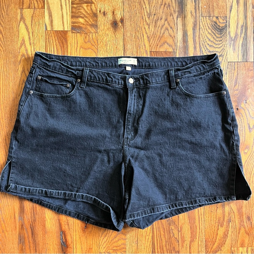 Abercrombie Curve Love High Rise 7 Inch Dad Short size 36 (22)